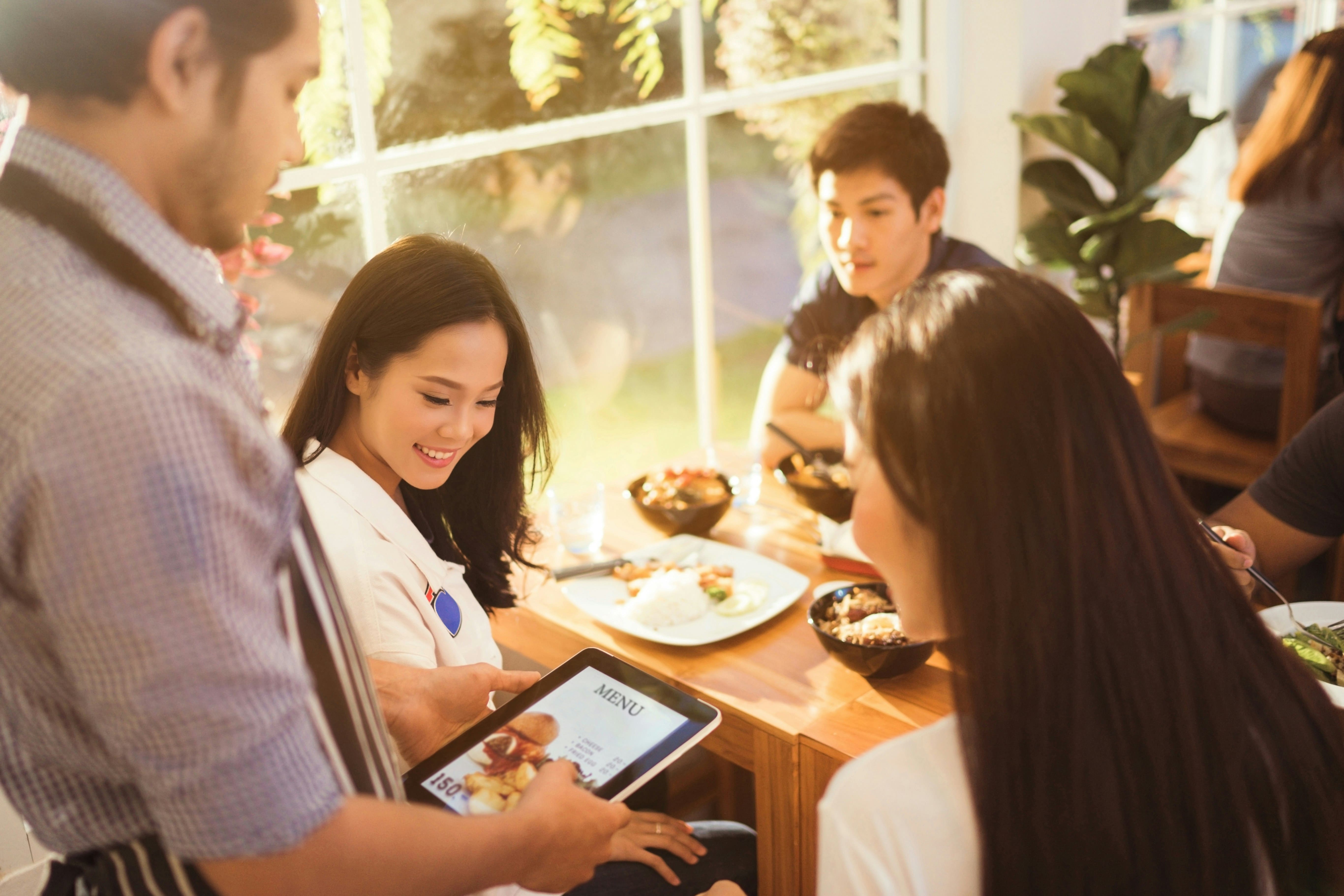 Biova apps for reservations, waitlist, and guest updates